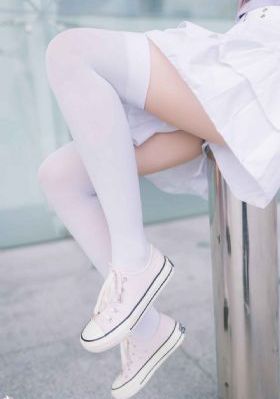 扒开衣服摸双乳在公交里_DVD神马在线观看
